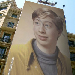 Photo effect - Vertical huge ad on the house