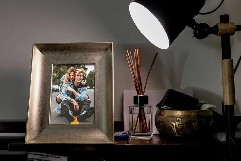 Photo effect - Bronze photo frame under the light of a lamp