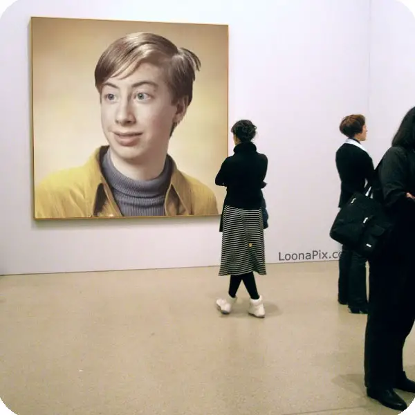 Photo effect - Attentive visitor of museum